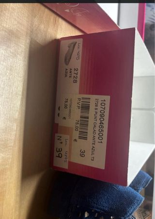 Zapatos de ante azul con tiras