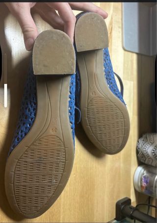 Zapatos de ante azul con tiras