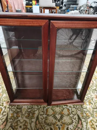 Vitrina de madera y cristal decoración