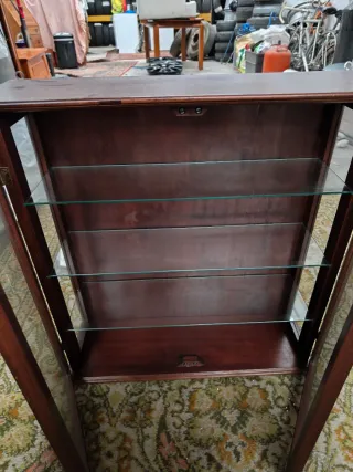 Vitrina de madera y cristal decoración