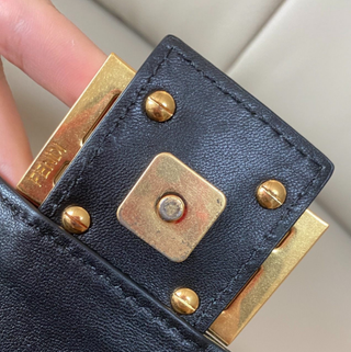 Bolso Fendi Baguette Negro y Dorado