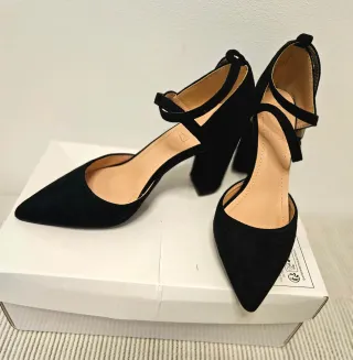 Zapatos de tacón negros