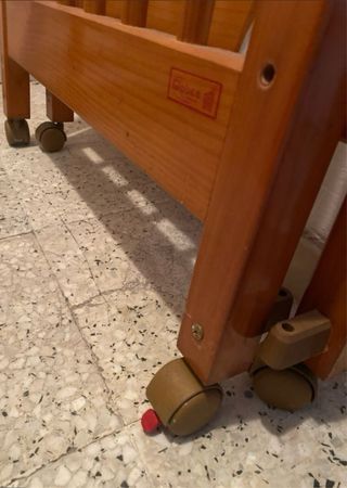 Cuna de madera vintage con ruedas 120x60