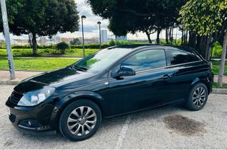 Opel GTC sport full black 2011 SOLO 100mil km !!