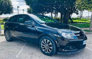 Opel GTC sport full black 2011 SOLO 100mil km !!