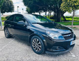 Opel GTC sport full black 2011 SOLO 100mil km !!