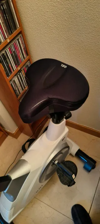 Bicicleta Estática BH modelo XT100 Blanca.