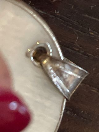 Pendente con figure femminili