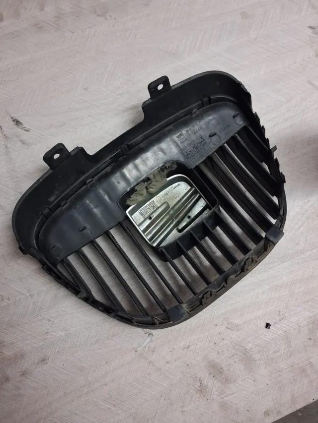 Parrilla Seat Ibiza 6L