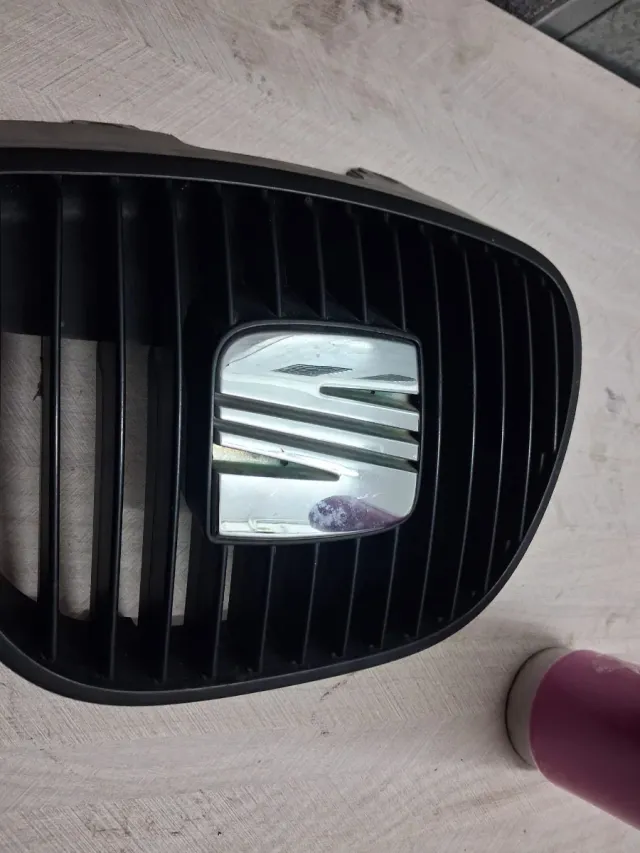 Parrilla Seat Ibiza 6L