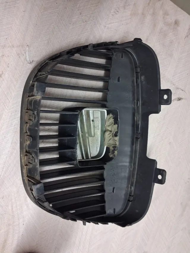 Parrilla Seat Ibiza 6L