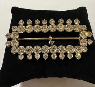 Fibbia vintage con cristalli