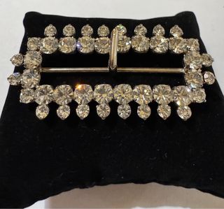 Fibbia vintage con cristalli