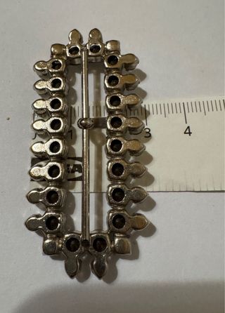 Fibbia vintage con cristalli