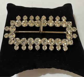 Fibbia vintage con cristalli