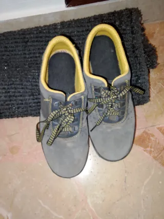 Scarpe da lavoro grigie e gialle