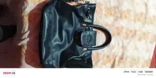 Bolso negro de piel sintética