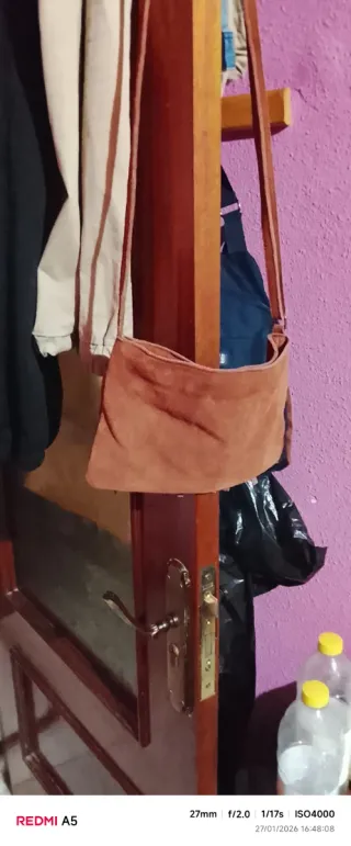 Bolso negro de piel sintética