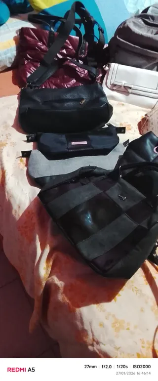 Bolso negro de piel sintética