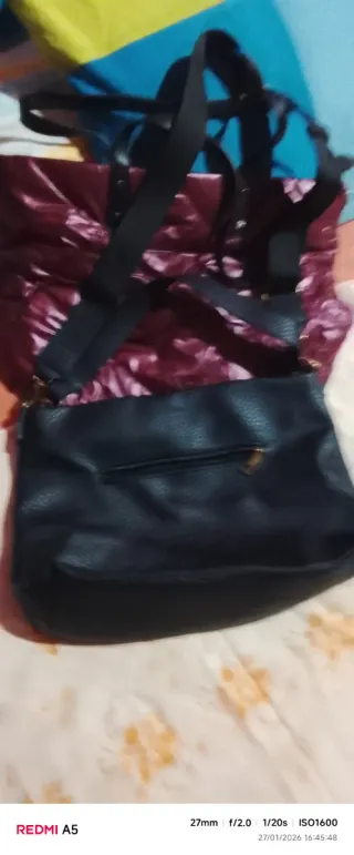 Bolso negro de piel sintética