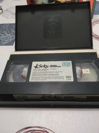 VHS Kicks Juegos Peligrosos 1985