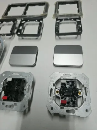 Simón 75 Aluminio Marcos y tapas