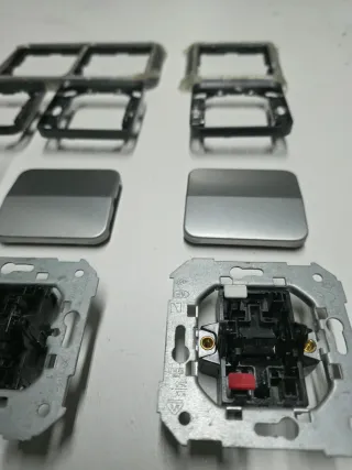 Simón 75 Aluminio Marcos y tapas