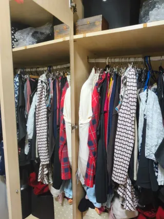 Armario de madera y plástico