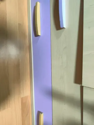 Armario de madera y plástico