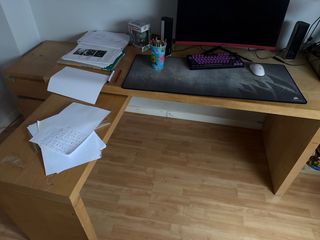 Mesa de escritorio de madera