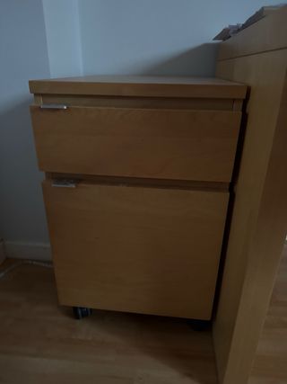 Mesa de escritorio de madera