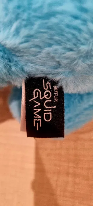 Oso peluche azul Juego del Calamar 22 cm sentado