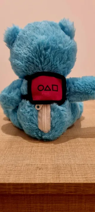 Oso peluche azul Juego del Calamar 22 cm sentado