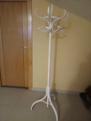 Perchero de pie vintage blanco