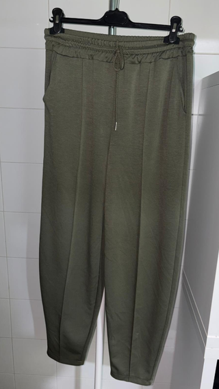 Pantalón verde talla única (M aprox)