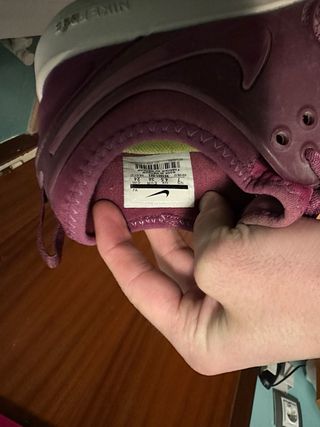 Zapatillas Nike Moradas y Blancas