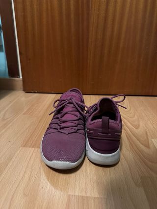 Zapatillas Nike Moradas y Blancas