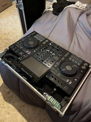 Pioneer XDJ-RX3 con flight case