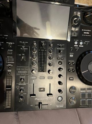 Pioneer XDJ-RX3 con flight case
