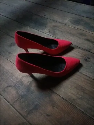 Zapatos rojos de tacón talla 37