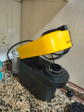 Macchina da caffè Delonghi Vertuo Pop gialla