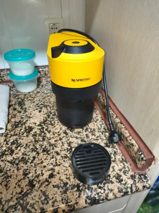 Macchina da caffè Delonghi Vertuo Pop gialla