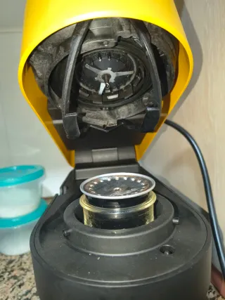 Macchina da caffè Delonghi Vertuo Pop gialla