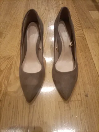 Zapatos de salón beige talla 37