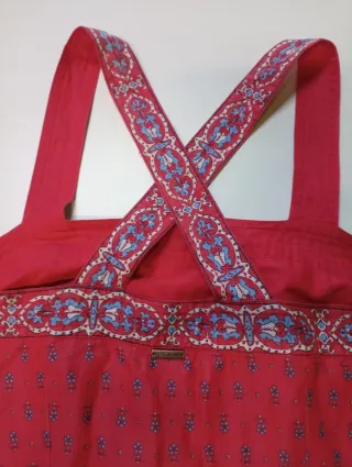 Vestido de tirantes rojo estampado