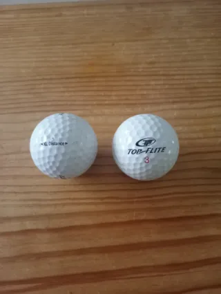 18 bolas de golf , recuperadas en el campo.