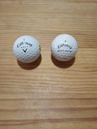 22 bolas de golf , recuperadas en el campo.