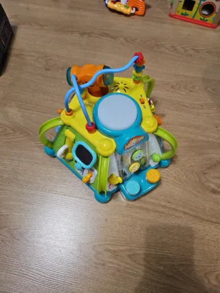 Mesa de actividades infantil