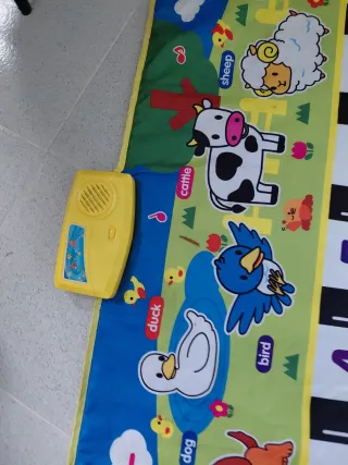 Alfombra musical infantil con animales