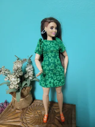 Lote de vestidos para barbie curvy